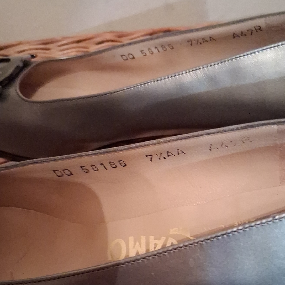 Salvatore Ferragamo Women's Metallic Gray Heels Size 7 1/2 AA - Picture 10 of 15
